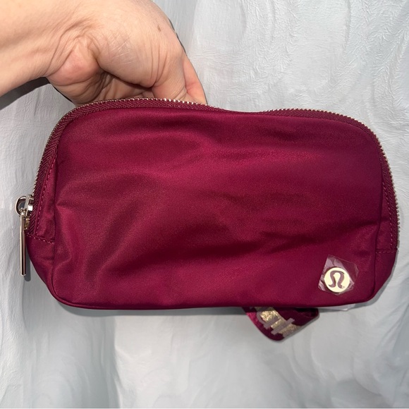 Lululemon Everywhere Belt Bag DELX/GOLD/BONE 1L - Picture 7 of 10